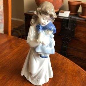 Figurine “girl with doll.”